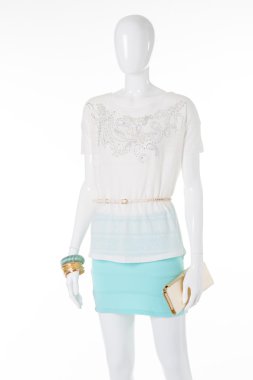 Güzel yaz kadın giyim. 