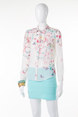 Modern şık kadın giyim.