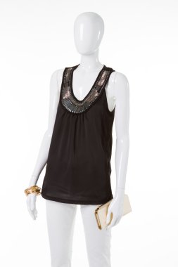 Siyah üst kadın manken.