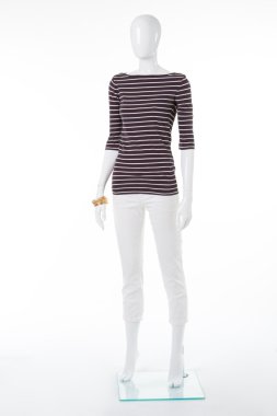 Çizgili üst kadın manken.