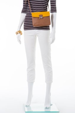 bir çanta ile kadın manken.