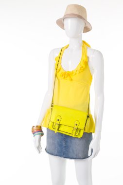 Manken kolsuz sarı top.