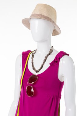 Manken koyu pembe top.