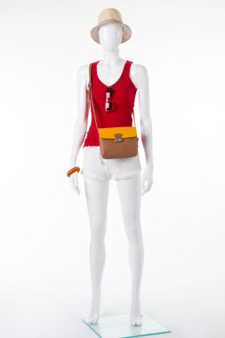 Kadın giyim ve aksesuarları. 