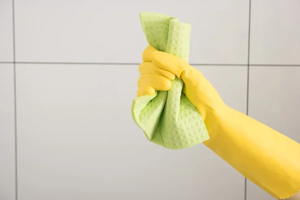 Esponja de espuma para superfícies de limpeza . — Fotografia de Stock