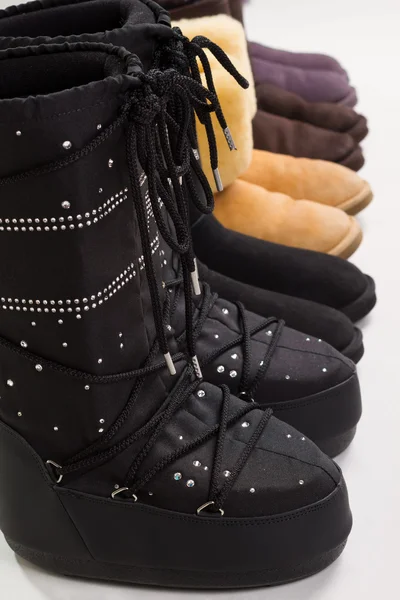 Close-up de calçado de inverno feminino . — Fotografia de Stock