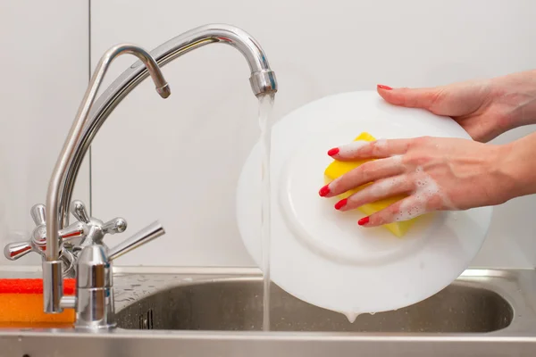 Washing dishes — Stock Photo, Image