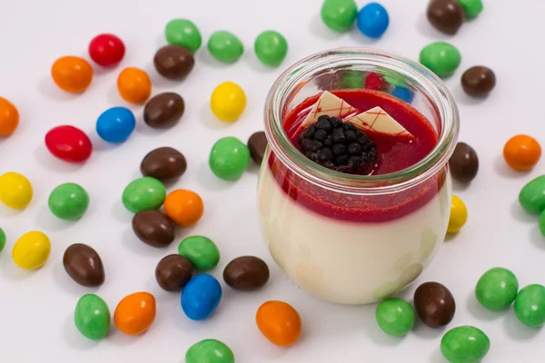 Panna Cotta con frutas — Foto de Stock