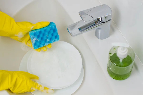 Миття посуду — стокове фото