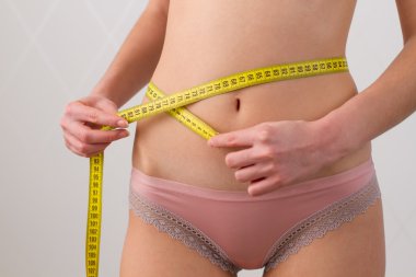 bel ölçüm beyaz arka plan üzerinde