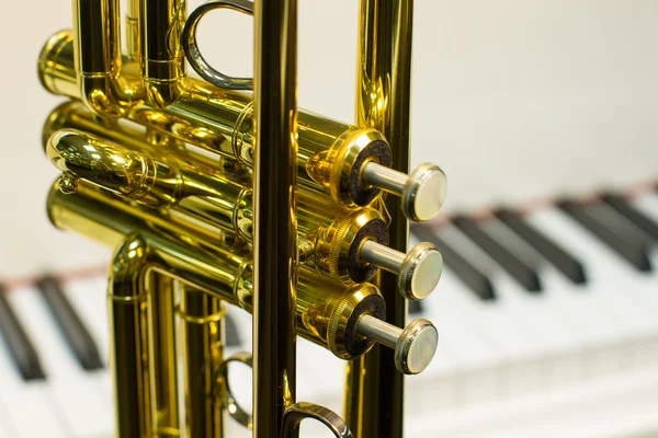 Detalj av trumpet på nära håll — Stockfoto