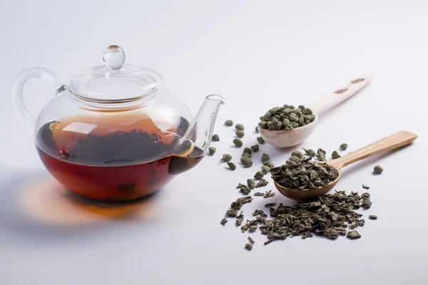 紅茶と湯沸かしポット — ストック写真