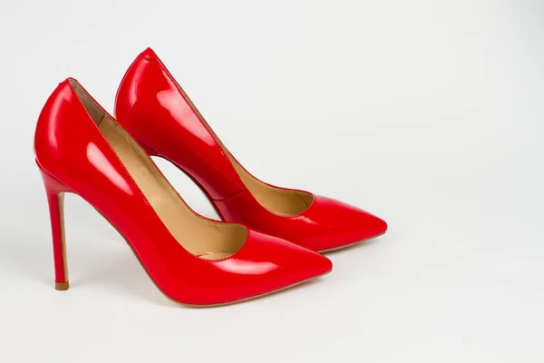 Scarpe rosse con tacco alto . — Foto Stock