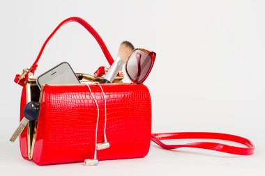 Güzel kırmızı çanta.