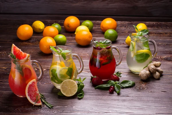 Different types of fresh lemonades. — Stock Photo, Image