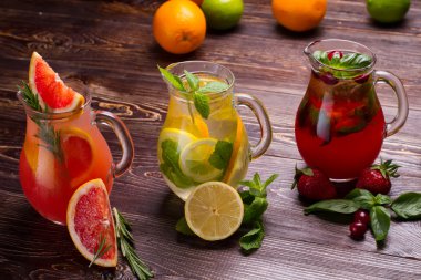 buz ile yaz içecekler.