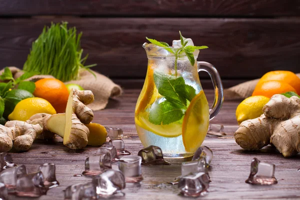 Kalte Zitruslimonade. — Stockfoto