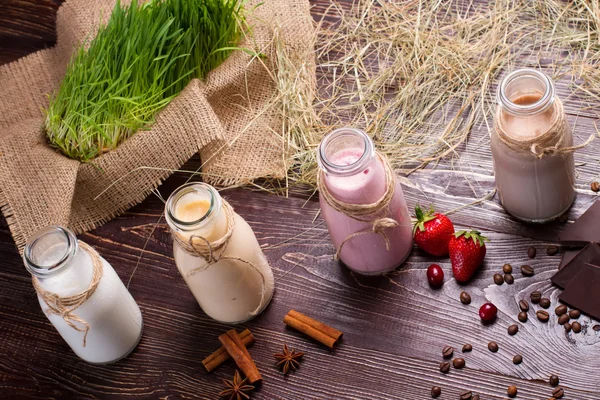 Verschillende landelijke milkshakes. — Stockfoto