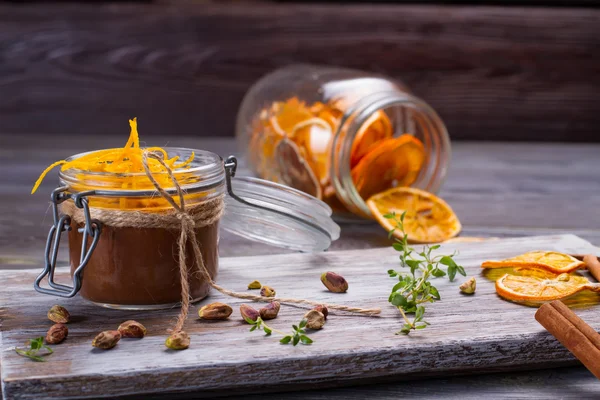 Delicious dessert chocolate mousse in glass jar. — Stock Photo, Image