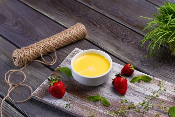 Köstliche Creme Brulee. — Stockfoto