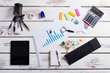  farklı ofis malzemeleri. 