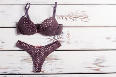 Külot ve sutyen seksi ipeksi kümesi.