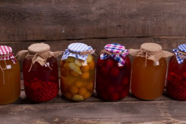 Lezzetli ev yapımı kompostolar.