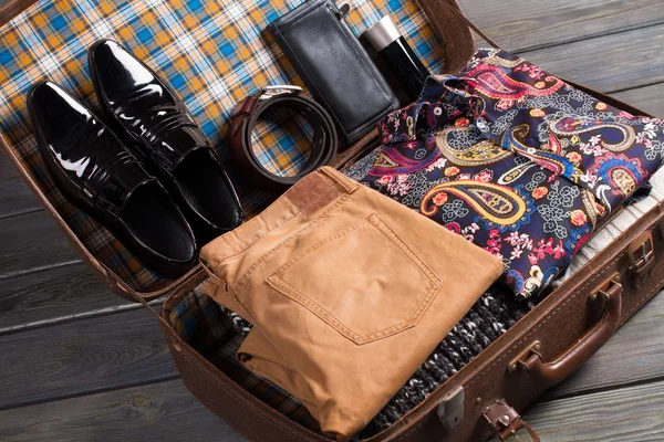 Szépen összehajtogatott ruhát, utazás. — Stock Fotó