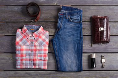 Giysiler güzel dizi.