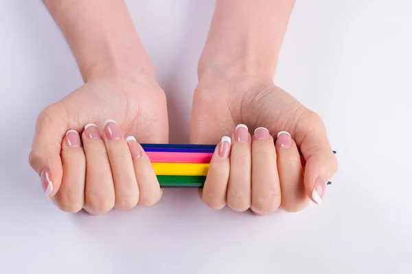 Colored pencils in a beautiful female hands. — Stock Photo, Image