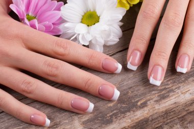 Fransız manikürü. Yakın çekim..