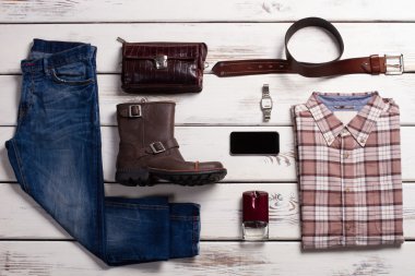 Rahat kıyafetler moda kümesi.