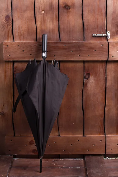 Paraguas clásico negro para hombre . — Foto de Stock