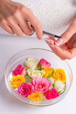 Güzel tırnak bakımı. 