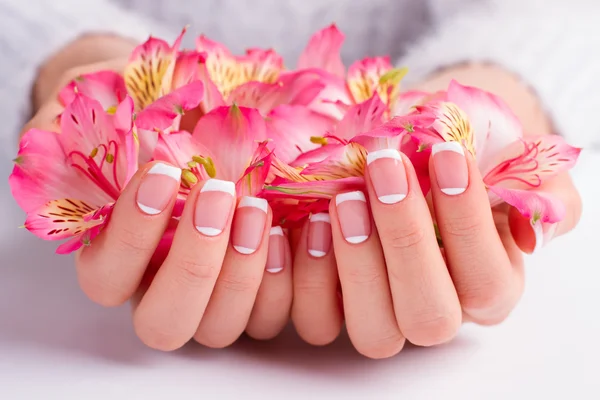 Franse manicure closeup. — Stockfoto