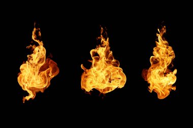 Yangın alevleri koleksiyonu siyah arkaplanda izole edildi