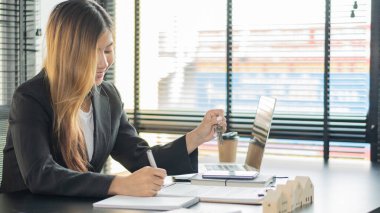 Ev sigortası kavramı, ev satın alma acentelerine ev sigortası ve gayrimenkul kavramı ile koruma ve bakım sağlar..