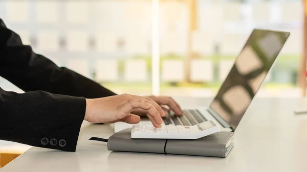 Boekhouders Werken Met Computers Rekenmachines Kantoor — Stockfoto