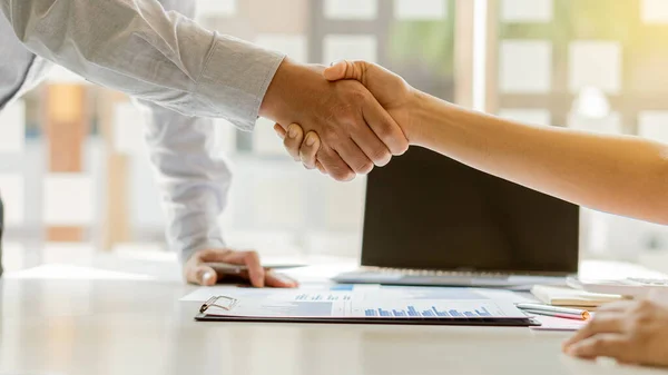 Business People Shaking Hands Finish Meeting Office Table Graph Laptop — Stock Photo, Image