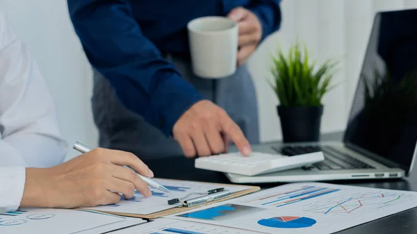 Businessmen Discuss Charts Analyze Graphs Showing Successful Teamwork Desk Laptop — Stock Photo, Image