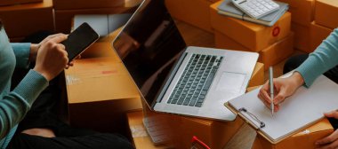 Ev kutuları işine başlamak, KOBİ tedarik zincirinde paketler hazırlamak, omnichannel alımı veya çevrimiçi satış fikirleri.