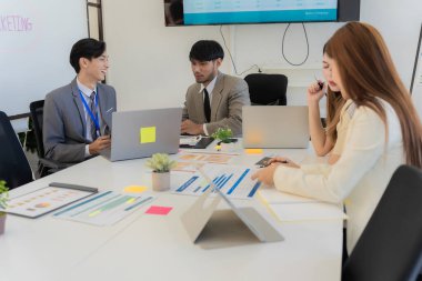 Muhasebe Konsepti, konferans odasında Asya İş Danışmanlık Konferansı Analiz ve Mali Haberleşme Durumları Konferansı 'nı ele aldı