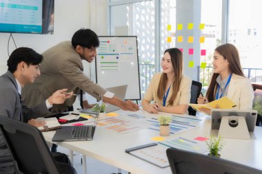 Muhasebe Konsepti, konferans odasında Asya İş Danışmanlık Konferansı Analiz ve Mali Haberleşme Durumları Konferansı 'nı ele aldı