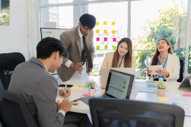 Muhasebe Konsepti, konferans odasında Asya İş Danışmanlık Konferansı Analiz ve Mali Haberleşme Durumları Konferansı 'nı ele aldı