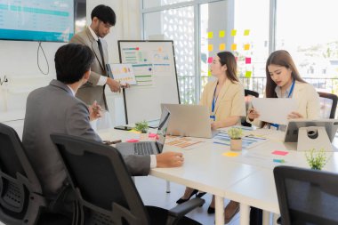 Muhasebe Konsepti, konferans odasında Asya İş Danışmanlık Konferansı Analiz ve Mali Haberleşme Durumları Konferansı 'nı ele aldı