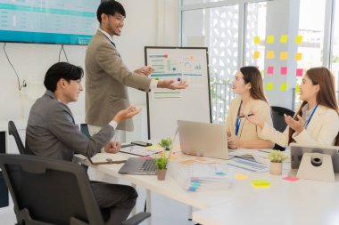 Muhasebe Konsepti, konferans odasında Asya İş Danışmanlık Konferansı Analiz ve Mali Haberleşme Durumları Konferansı 'nı ele aldı