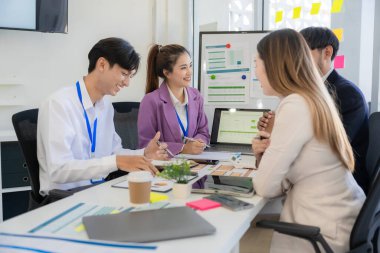 Muhasebe Konsepti, konferans odasında Asya İş Danışmanlık Konferansı Analiz ve Mali Haberleşme Durumları Konferansı 'nı ele aldı