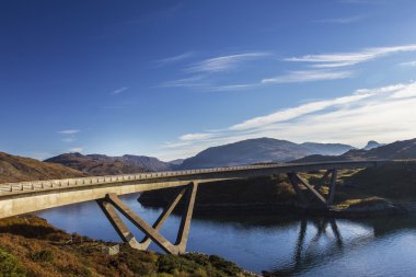 Kylesku, Suthe, Kylesku daraltır kapsayan Kylesku Köprüsü