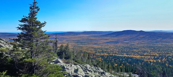 Belas Vistas Das Montanhas Dos Urais Taganay Cume Muito Dourado — Fotografia de Stock