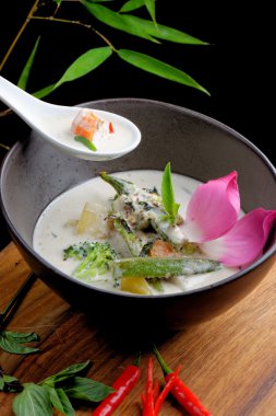 Geleneksel Tay yeşil köri